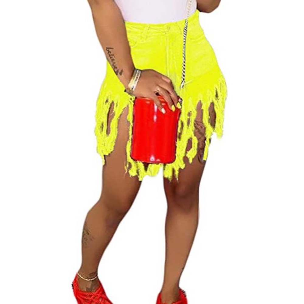 Shorts with fringes - Picture 2 of 4